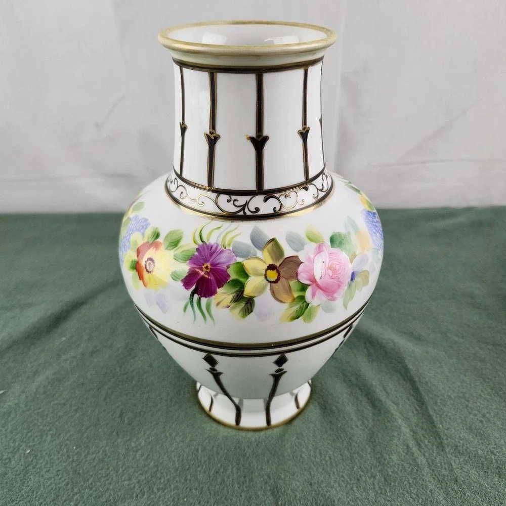 Nippon Hand-Painted Vase Morimura Brothers‎ Floral w/ Vertical Accents